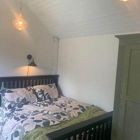 Newly Refurbished One Bedroom With Additional Sofa Bed Self Contained Flat In Garden Abbots Langley Eksteriør bilde